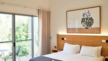 Superior Room, 1 King Bed, Balcony, River View | Premium bedding, pillow-top beds, minibar, in-room safe