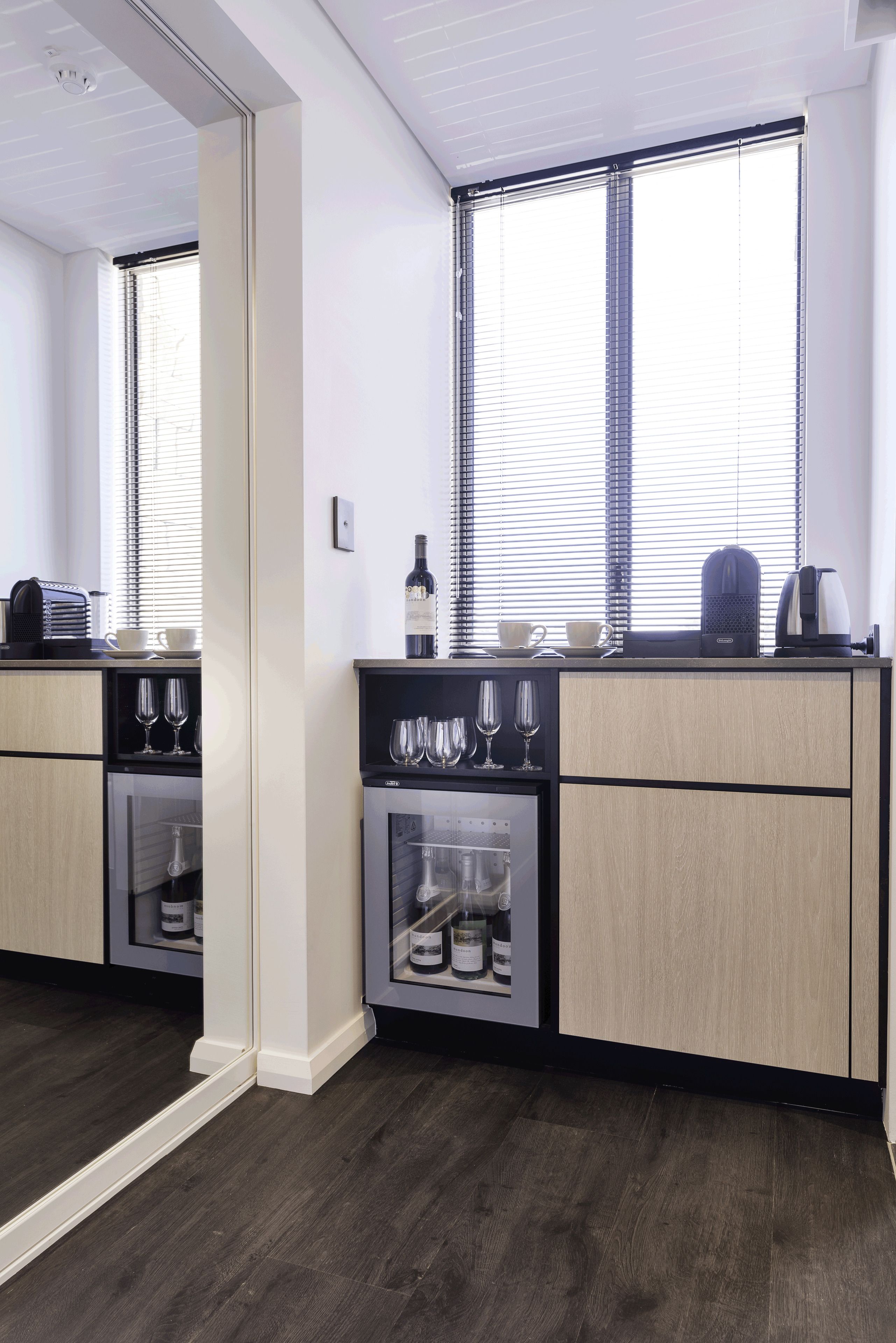 deluxe room, 1 king bed, terrace | minibar