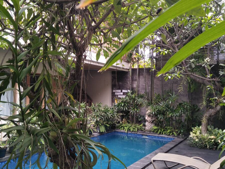 Piscina externa, espreguiçadeiras