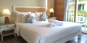 Standard Room, 1 Double Bed, Balcony, Garden View | Premium bedding, minibar, in-room safe, desk - Jukung Guest House (Denpasar)