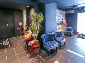 Coin salon dans le hall