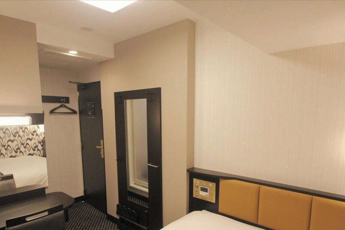 Desk, laptop workspace, free WiFi