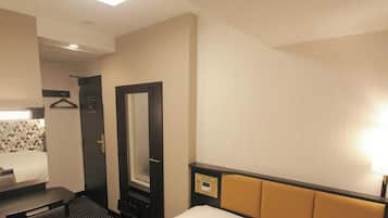 Desk, laptop workspace, free WiFi