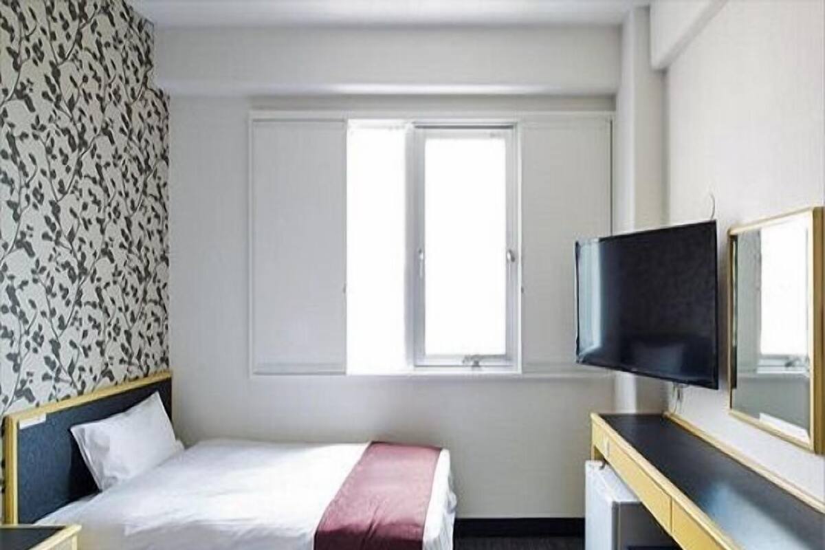 Down duvets, desk, laptop workspace, free WiFi