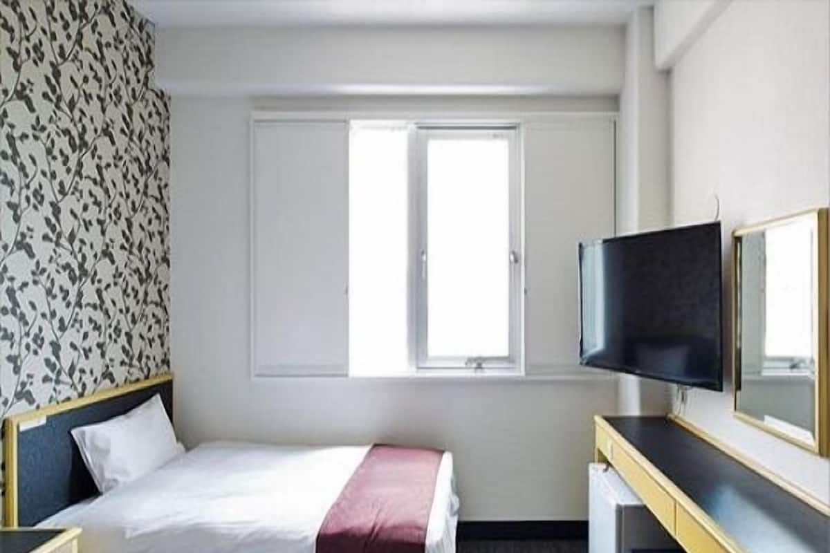 Down duvets, desk, laptop workspace, free WiFi