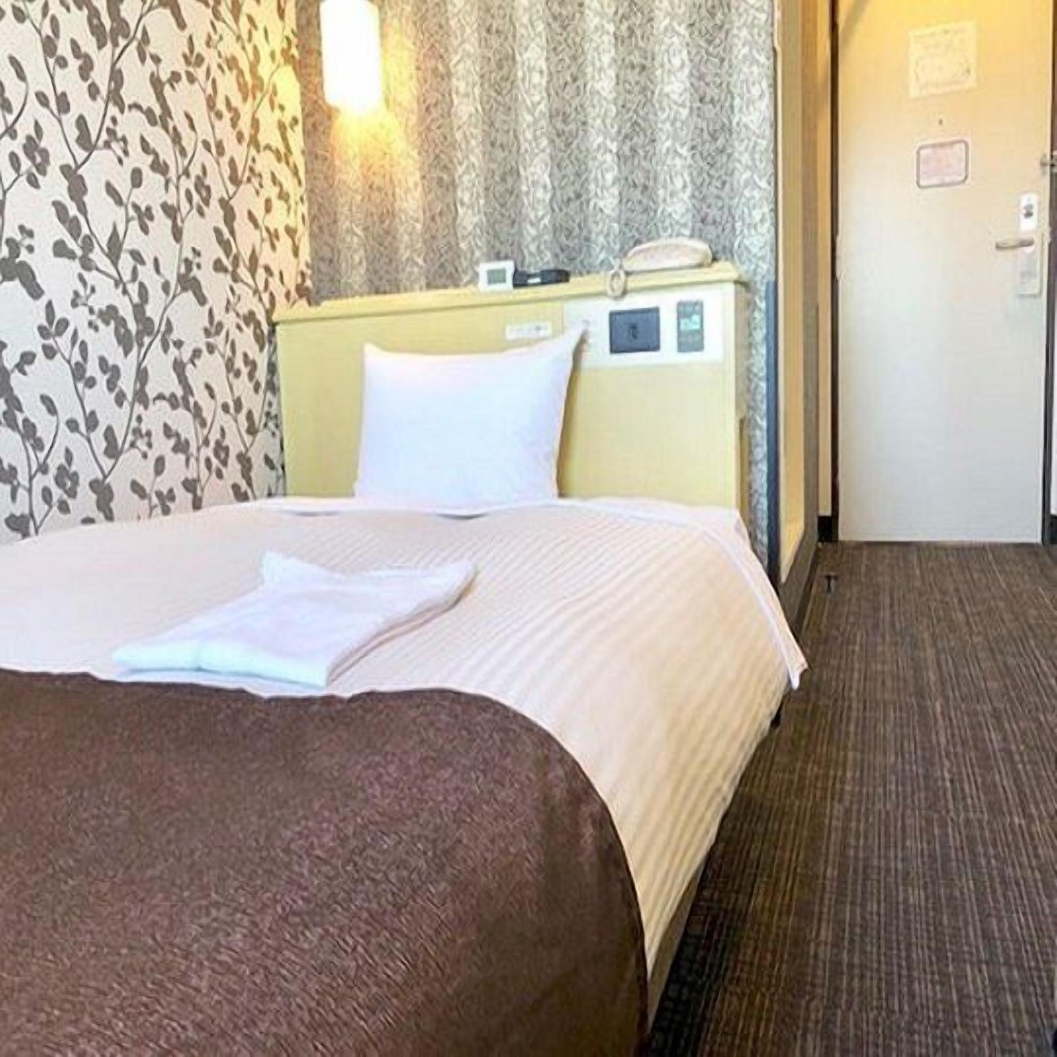 Down comforters, desk, laptop workspace, free WiFi