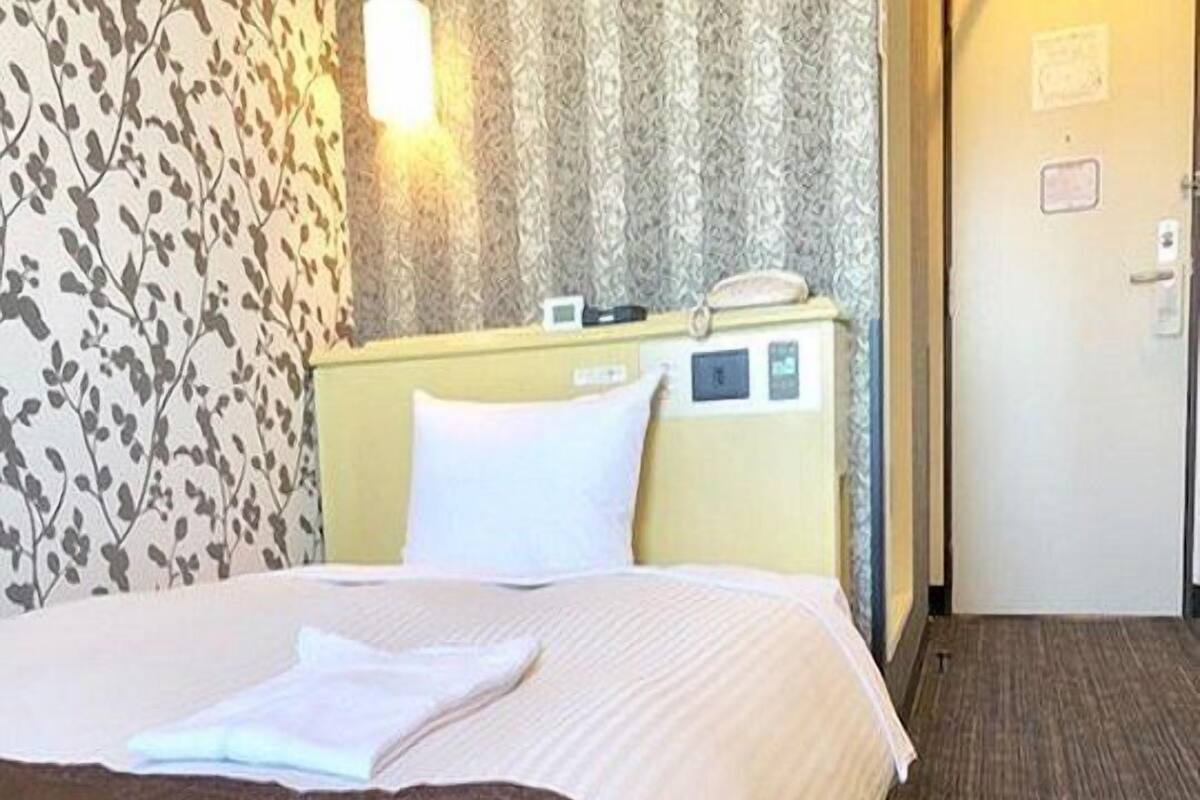 Down duvets, desk, laptop workspace, free WiFi