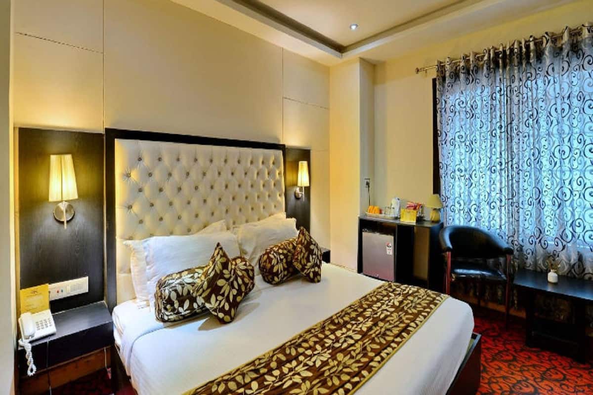 Bar mini, meja, kalis bunyi, seterika/papan seterika