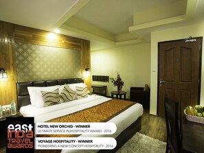 Deluxe Double Room, 1 King Bed, Smoking, Hill View | Premium bedding, in-room safe, desk, soundproofing