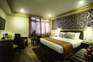 Deluxe-Doppelzimmer, 1 King-Bett, Raucher, Hügelblick
