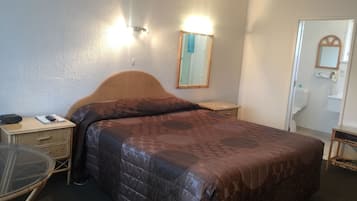 Standard-Studio, 1 King-Bett | BĂŒgeleisen/BĂŒgelbrett, Zustellbetten, kostenloses WLAN, BettwĂ€sche