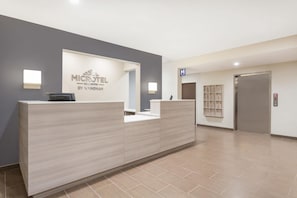 Lobby - Microtel Inn & Suites by Wyndham Springville/Provo (Springville)