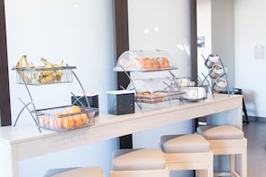 Free daily continental breakfast