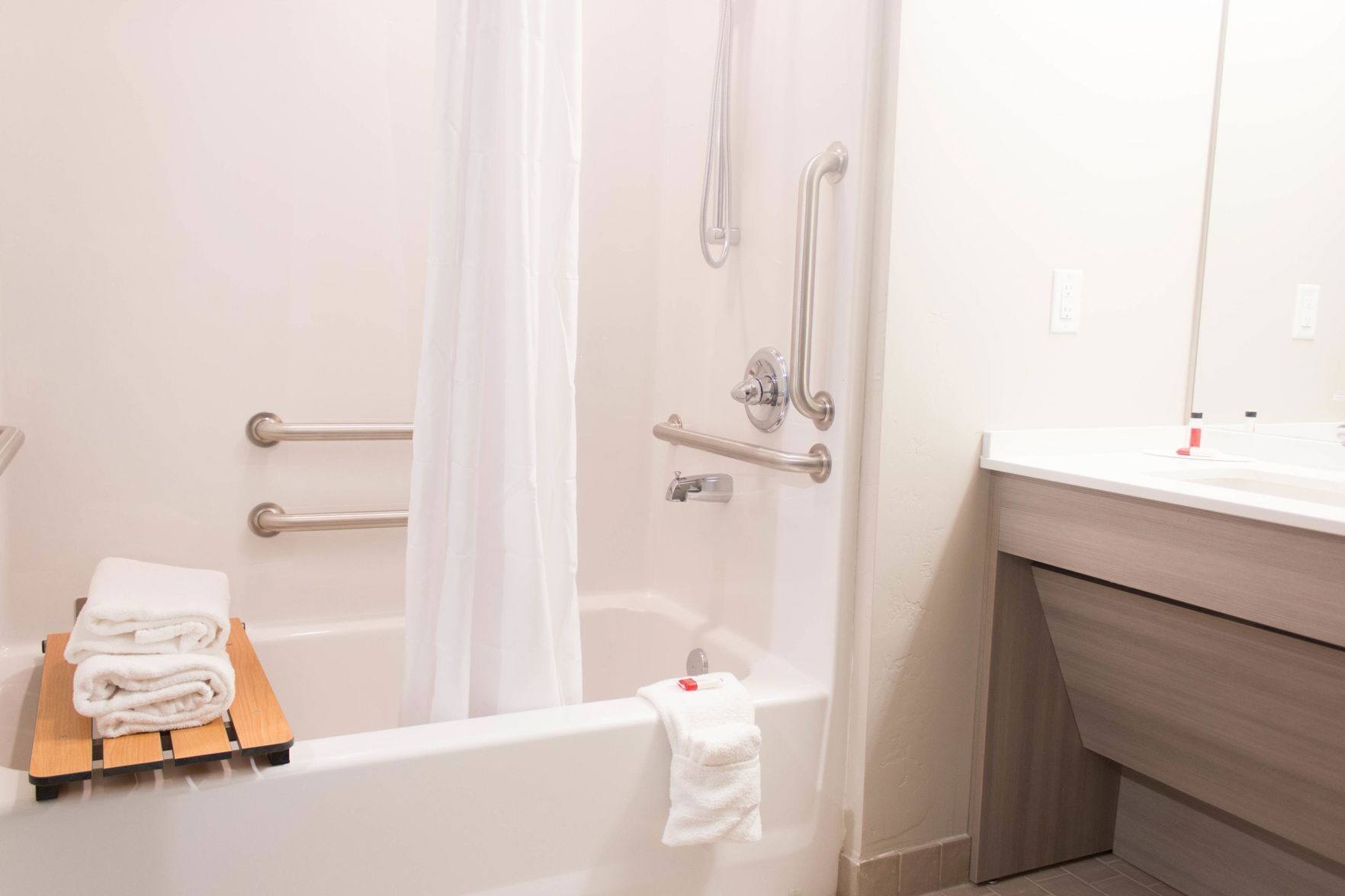 욕실 | 무료 세면용품, 헤어드라이어, 타월