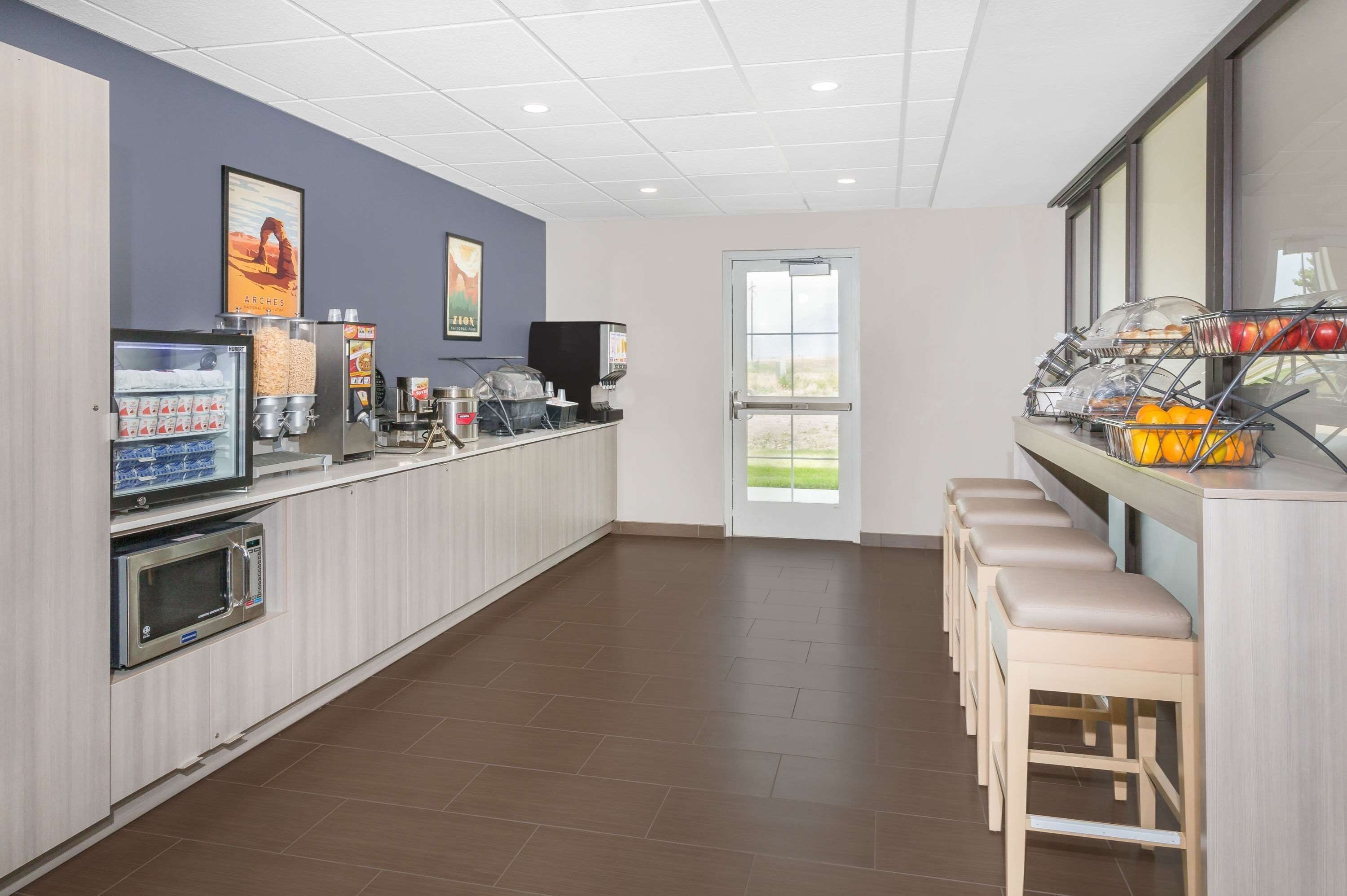 free daily continental breakfast