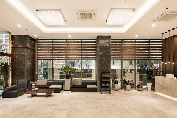 Lobby sitting area - WD Hotel (Seoul)