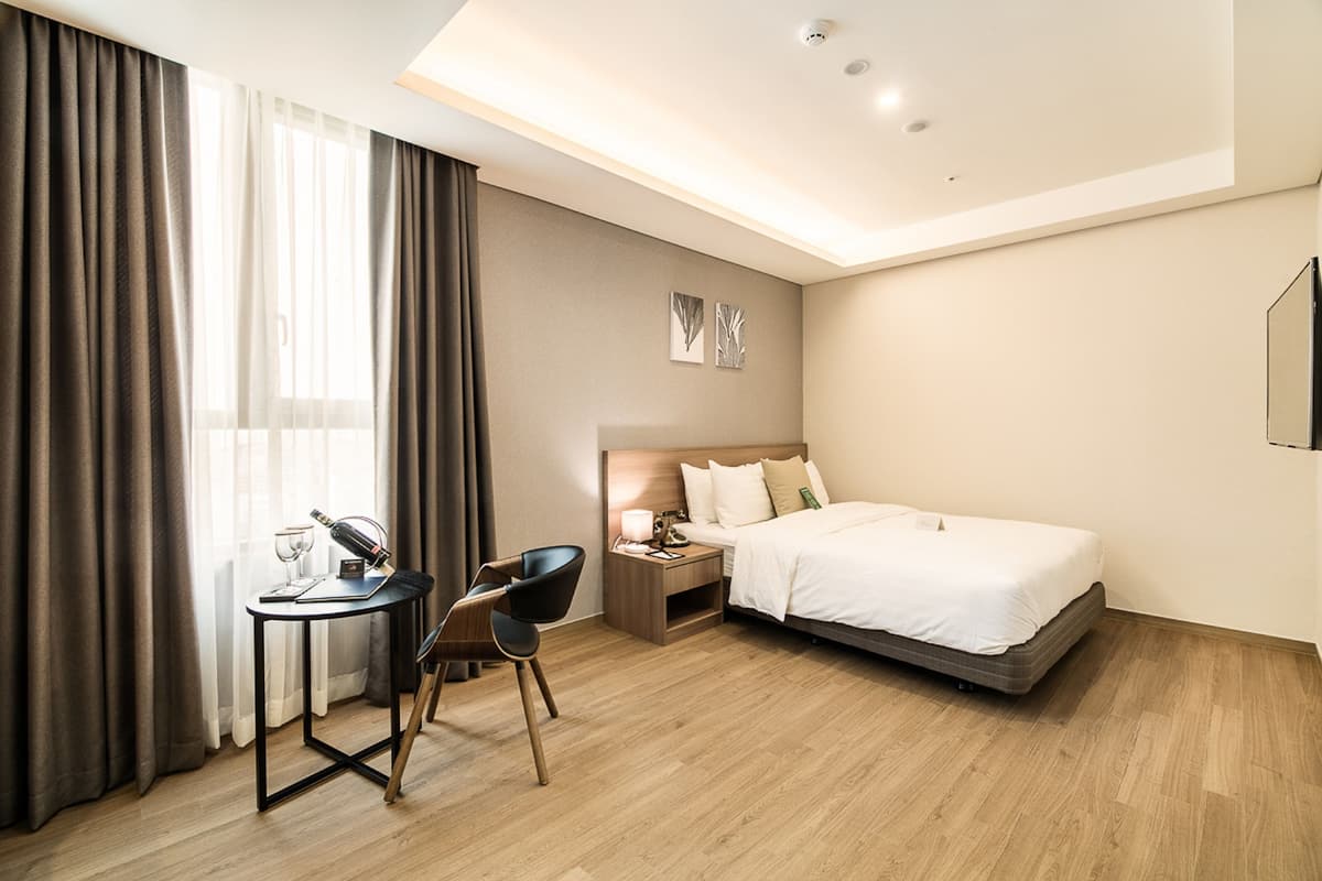 Premium bedding, down comforters, desk, blackout drapes