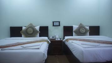 Twin Room | Desk, free WiFi