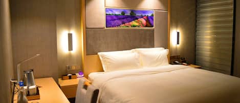 Minibar, escritorio, cortinas blackout y wifi gratis