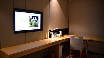 Executive Double Room | Living area | 40-inch LCD TV with cable channels, TV