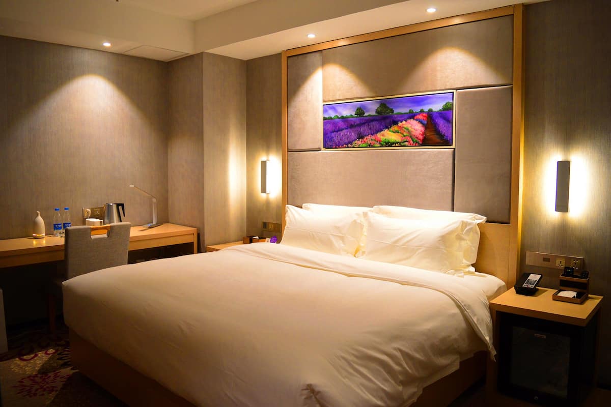 Standaard eenpersoonskamer | Een minibar, een bureau, verduisterende gordijnen, gratis wifi