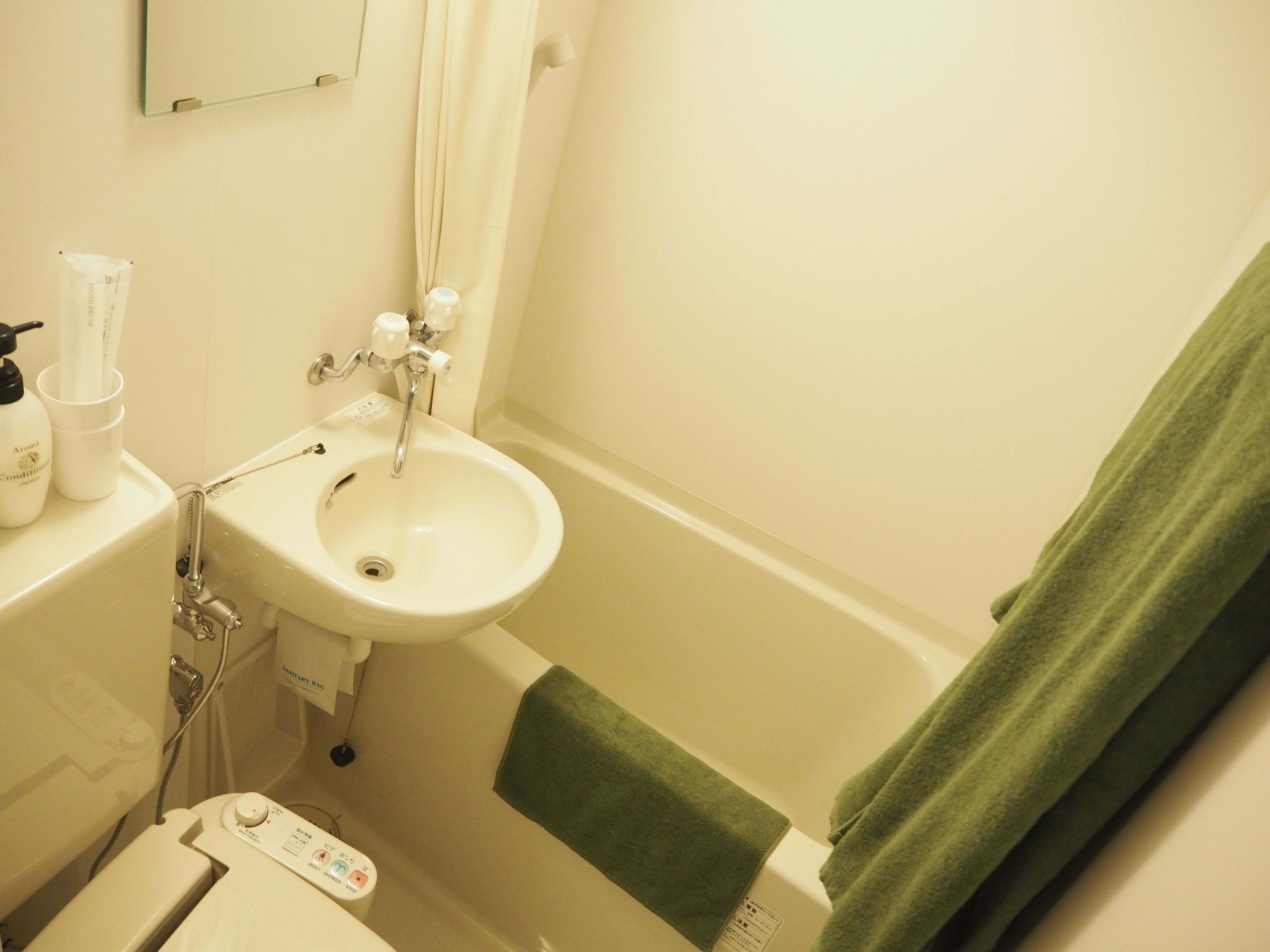 twin room 1 | bathroom | combined shower/bathtub, hair dryer, slippers, bidet