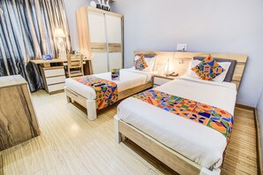 Chambre Simple Deluxe | Coin petit déjeuner | Petit déjeuner continental compris tous les jours