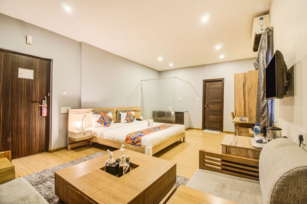 Suite | 1 bedroom, premium bedding, desk, iron/ironing board