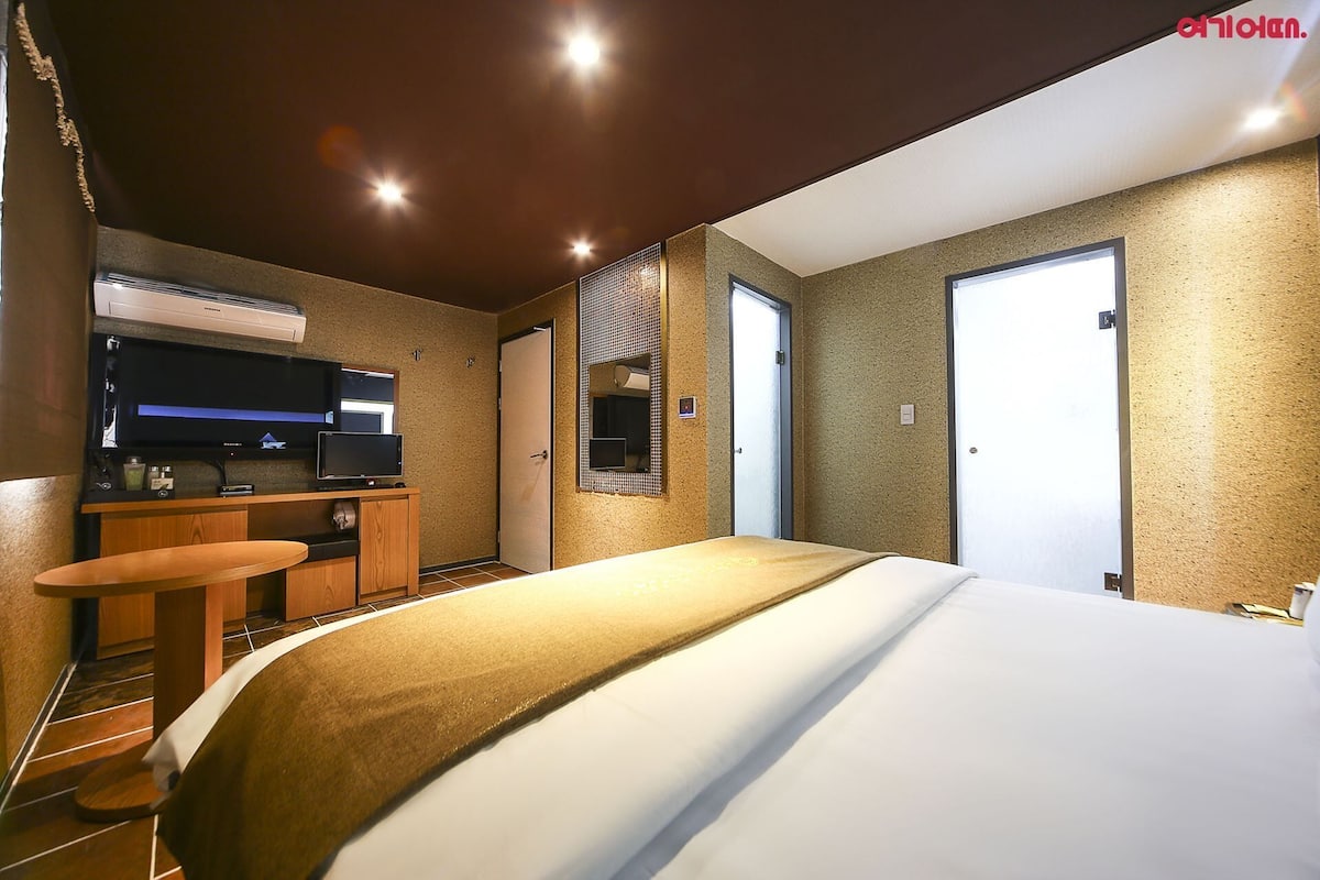 Standard-Doppelzimmer (No Parking) | Hochwertige Bettwaren, Schreibtisch, schallisolierte Zimmer