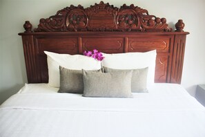 Double Room, Pool View | Free WiFi, bed sheets - Ramchang Guesthouse (Battambang)