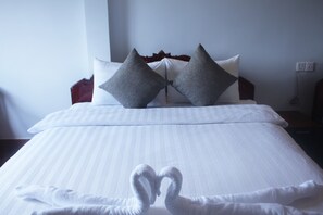 Chambre Familiale, vue piscine | Wi-Fi gratuit, draps fournis