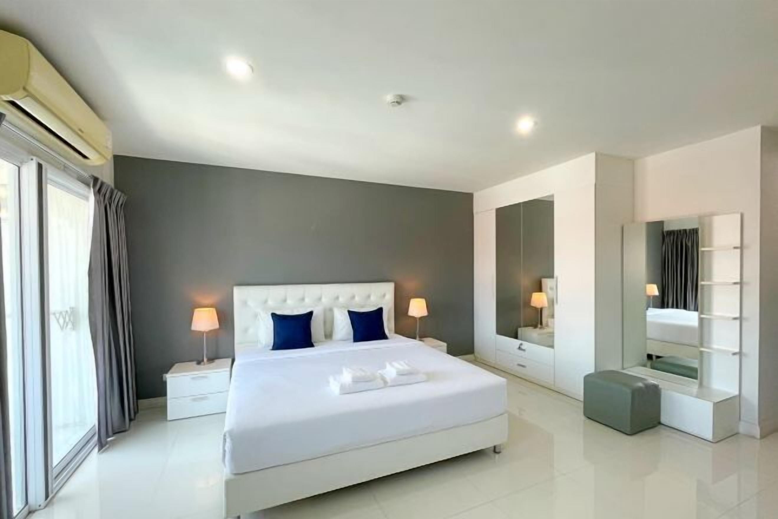 Caja de seguridad en la habitación y decoración personalizada 