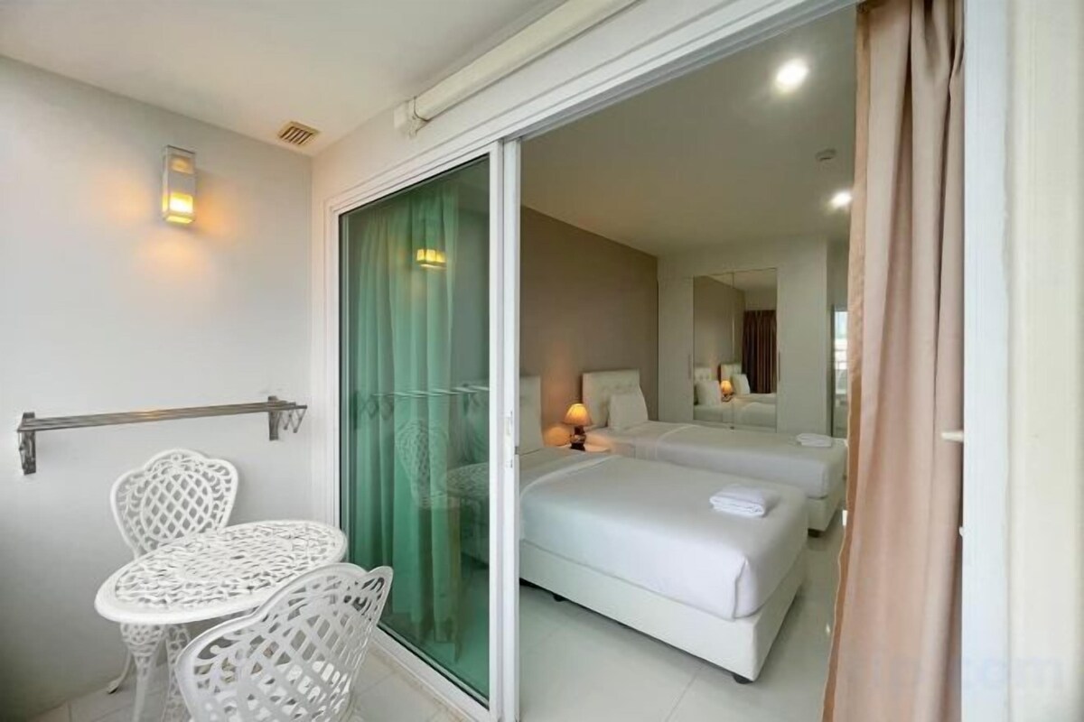 In-room safe, desk, blackout curtains, free WiFi