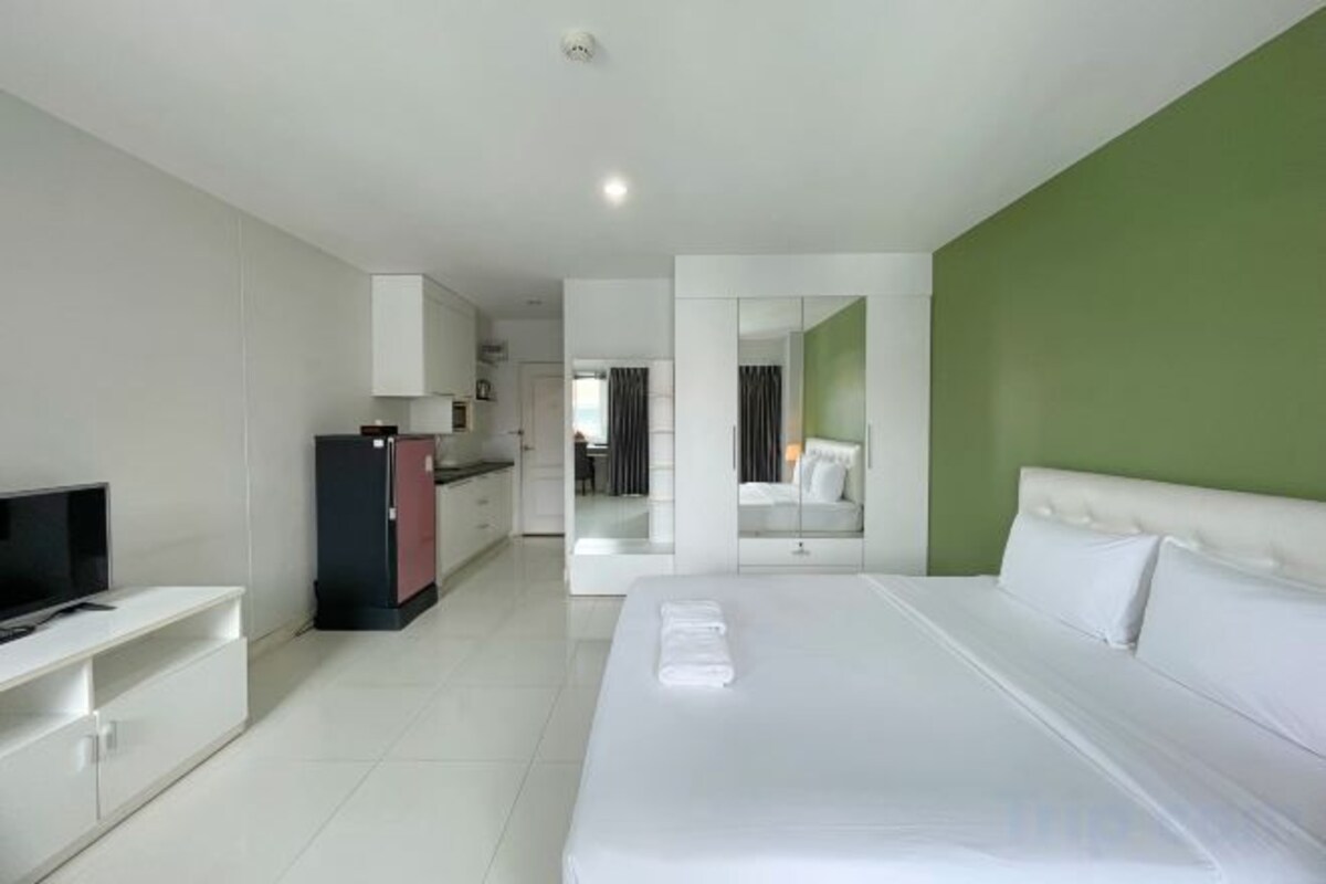 In-room safe, desk, blackout curtains, free WiFi
