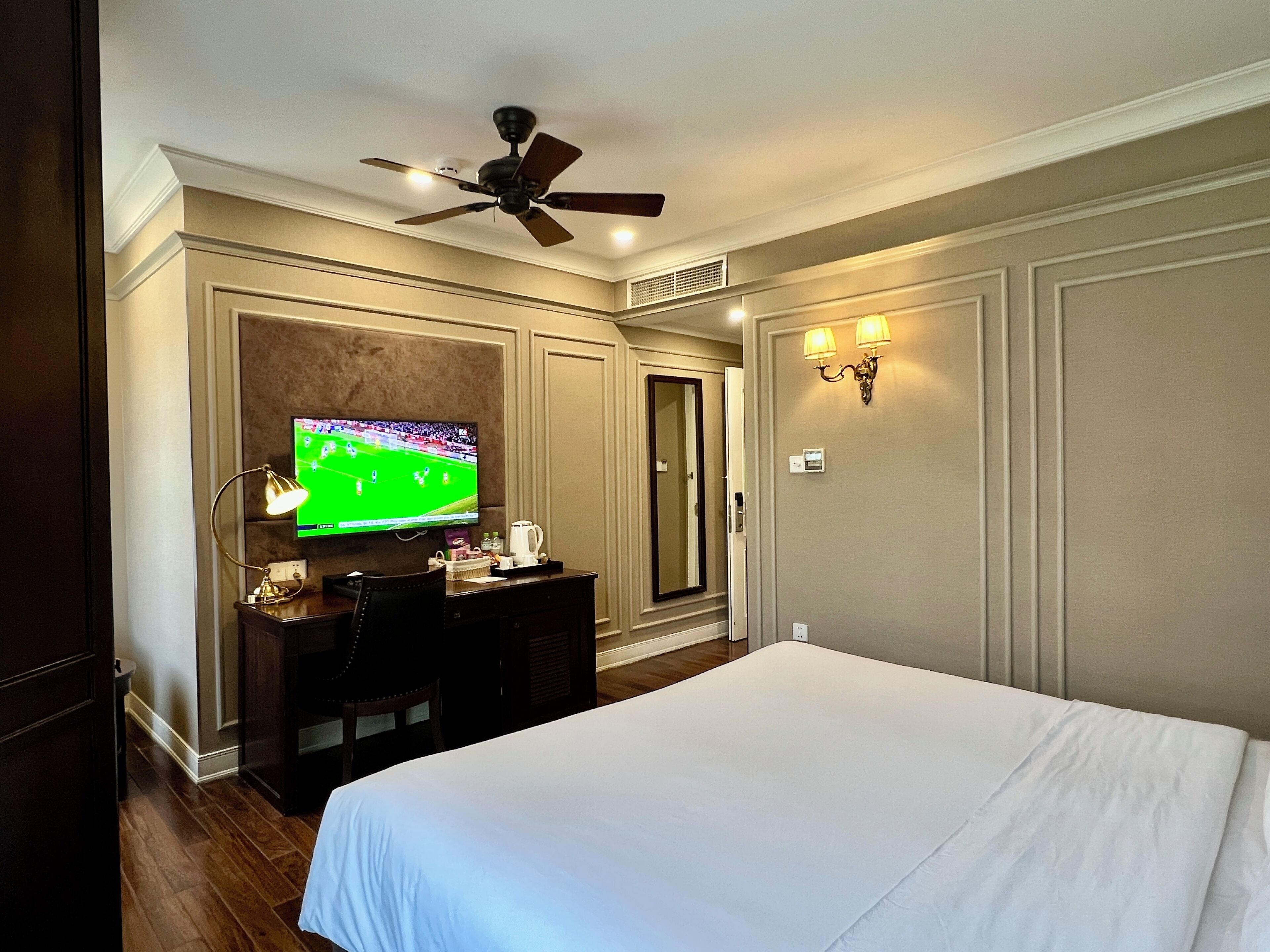 deluxe room, city view | 1 bedroom, premium bedding, pillow-top beds, free minibar items