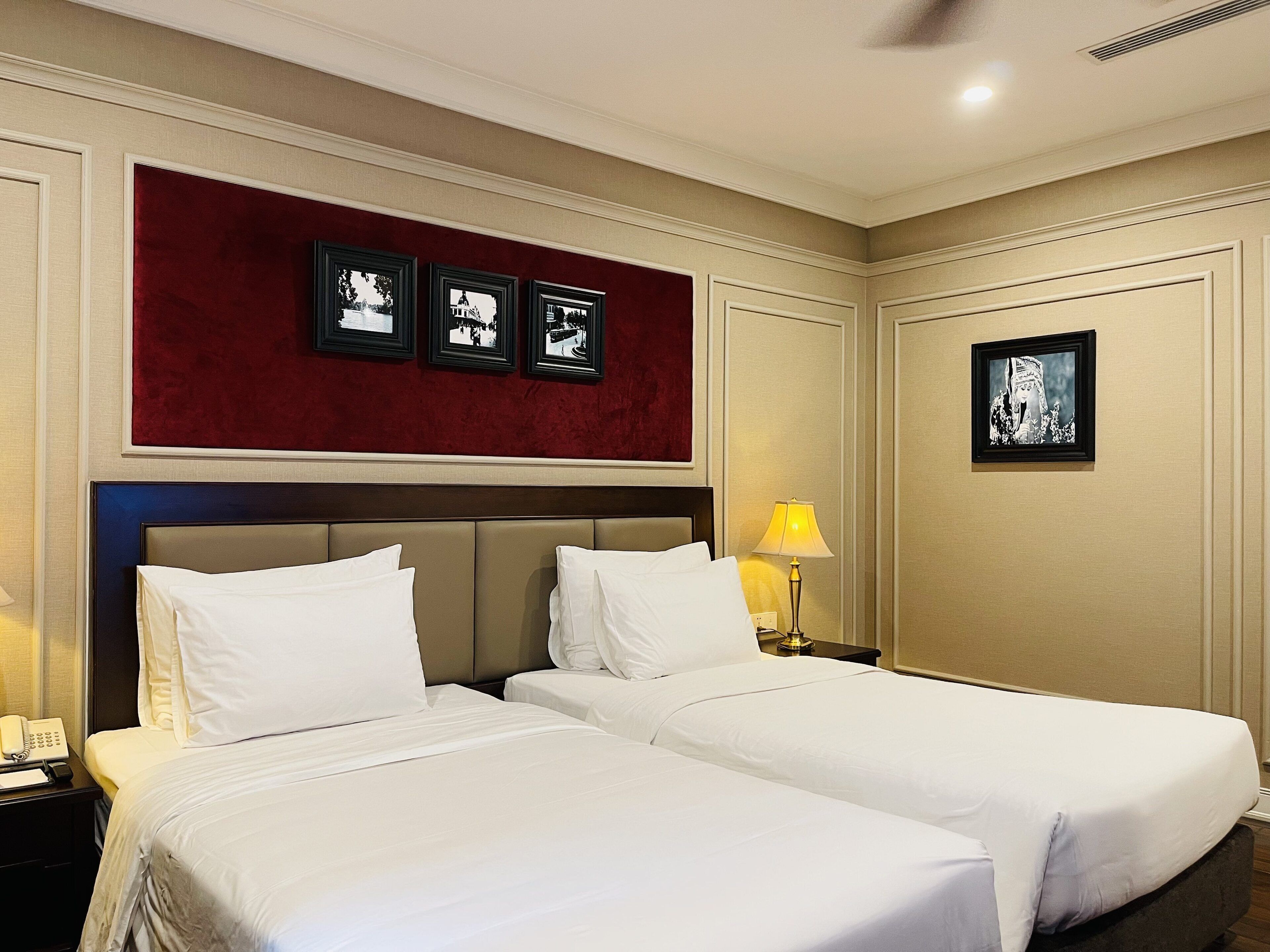 deluxe twin room, city view | 1 bedroom, premium bedding, pillow-top beds, free minibar items