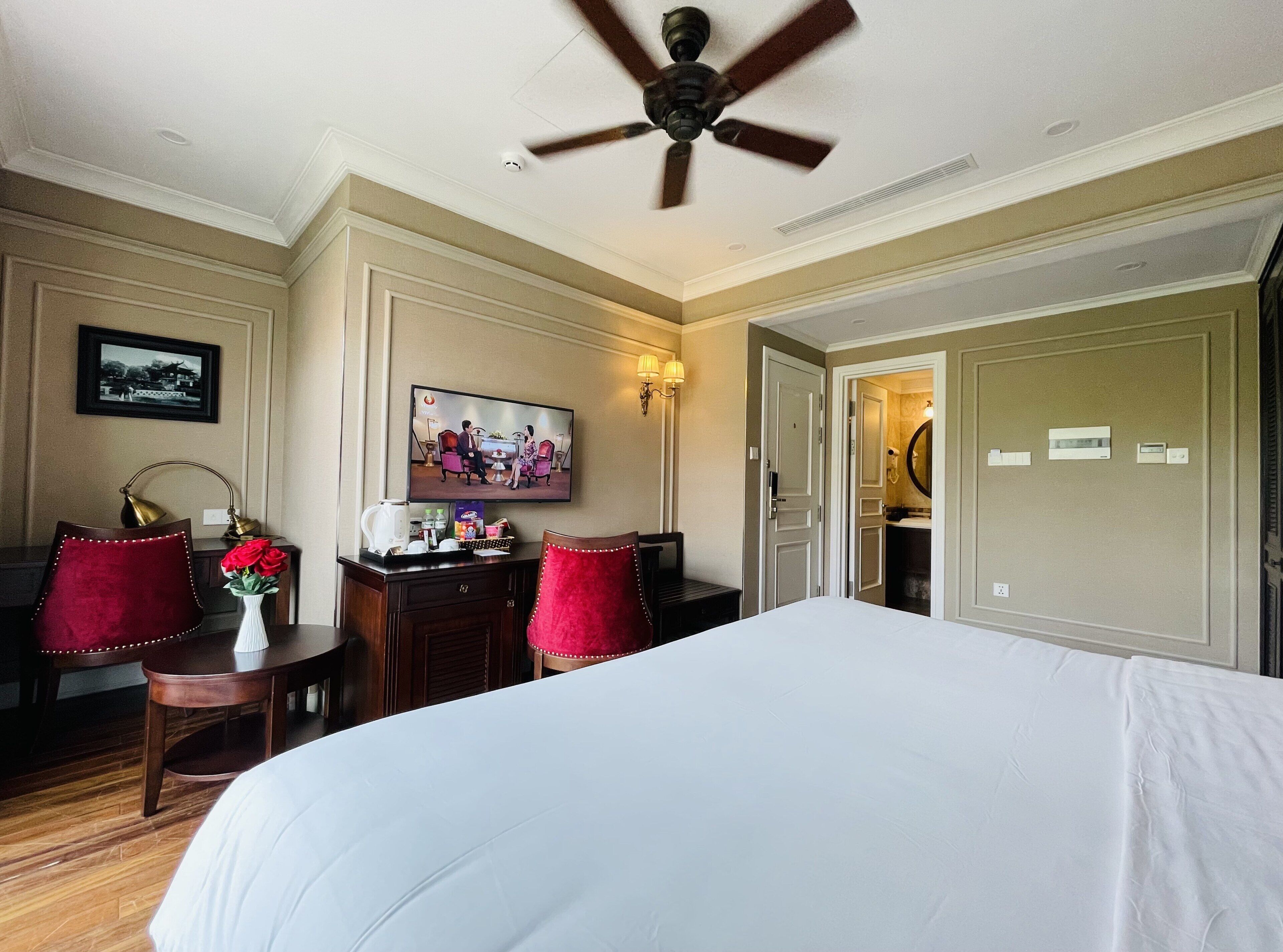 suite, non smoking, city view | 1 bedroom, premium bedding, pillow-top beds, free minibar items