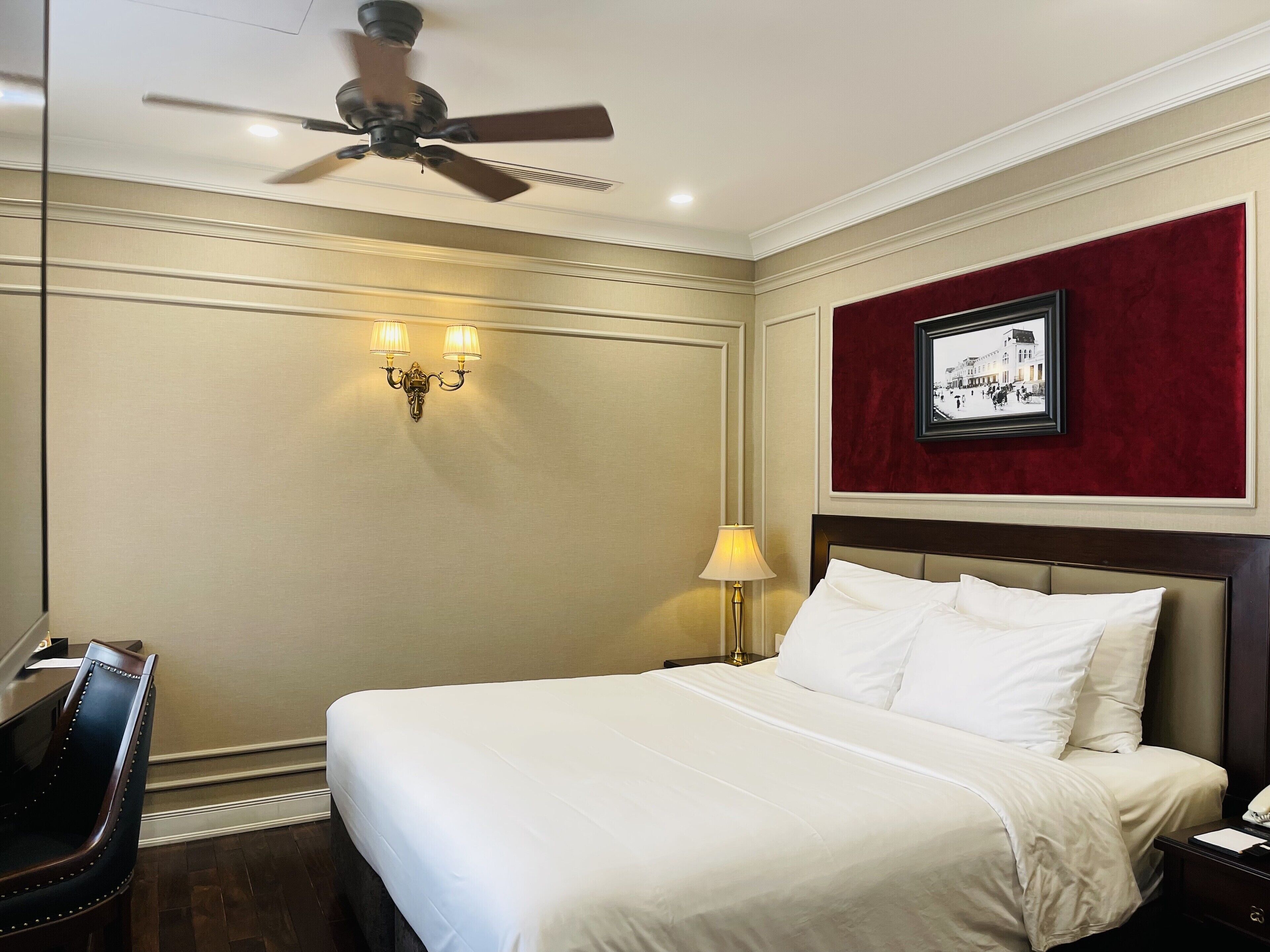 deluxe twin room, city view | 1 bedroom, premium bedding, pillow-top beds, free minibar items