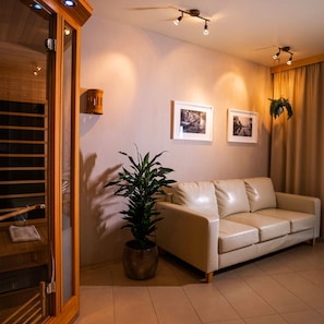 Lobby sitting area - Hotel Hallormsstadur (Egilsstaðir)