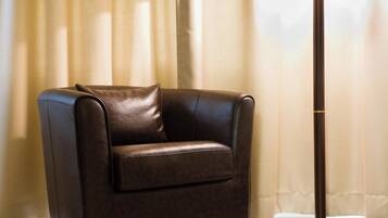 Quadruple Room | Desk, blackout drapes, soundproofing, free cribs/infant beds