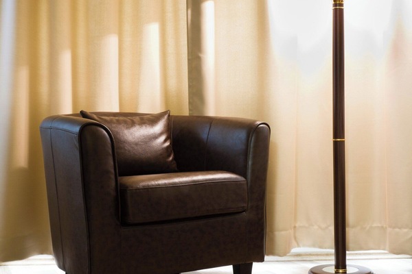 Kamar Quadruple | Meja kerja, tirai kedap cahaya, dan kedap suara