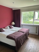 Triple Room | Desk, blackout drapes, soundproofing, free cribs/infant beds