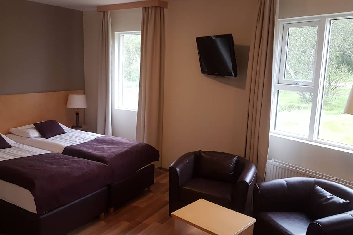 Triple Room | Desk, blackout curtains, soundproofing, free cots/infant beds