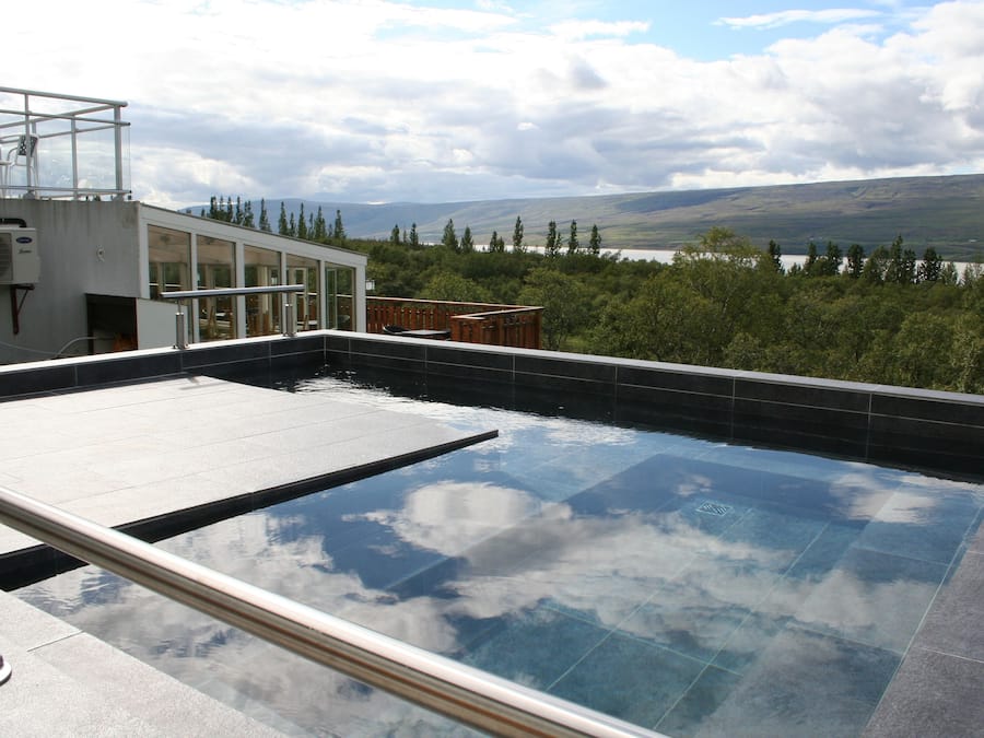 En säsongsöppen utomhuspool