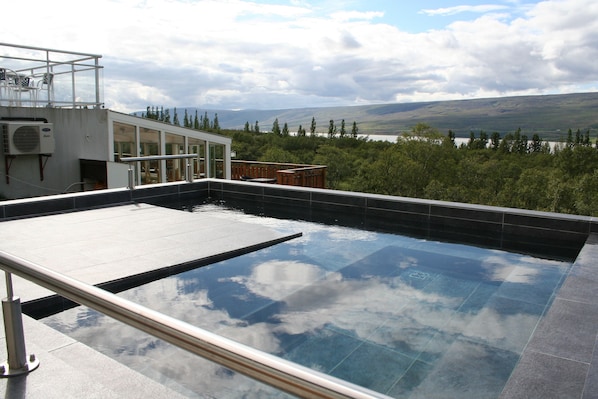 Seasonal outdoor pool - Hotel Hallormsstadur (Egilsstaðir)