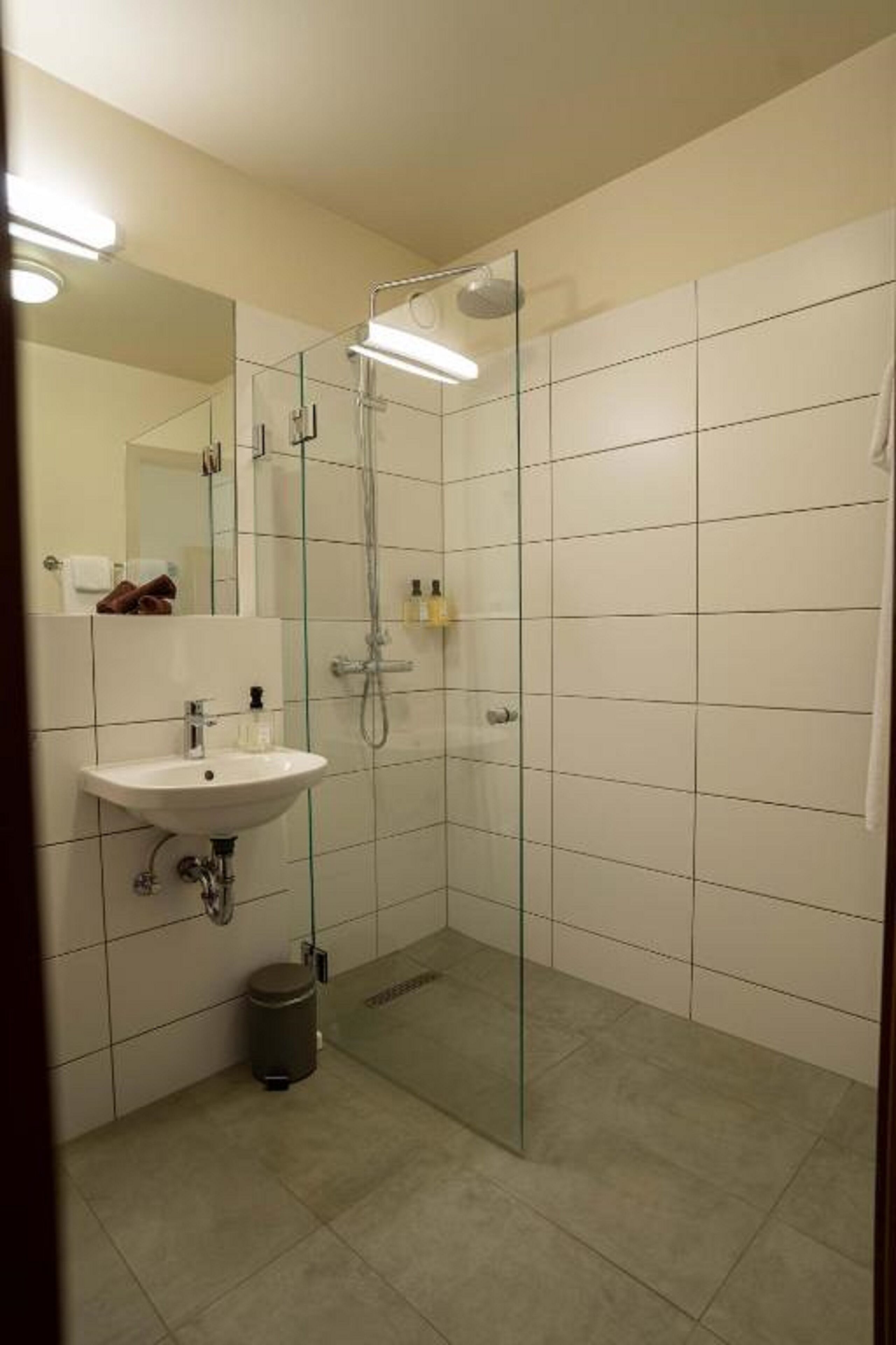 single room | bathroom | shower, free toiletries, hair dryer, towels