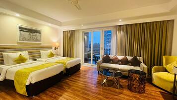 Sengetøy av topp kvalitet, minibar, safe på rommet og skrivebord