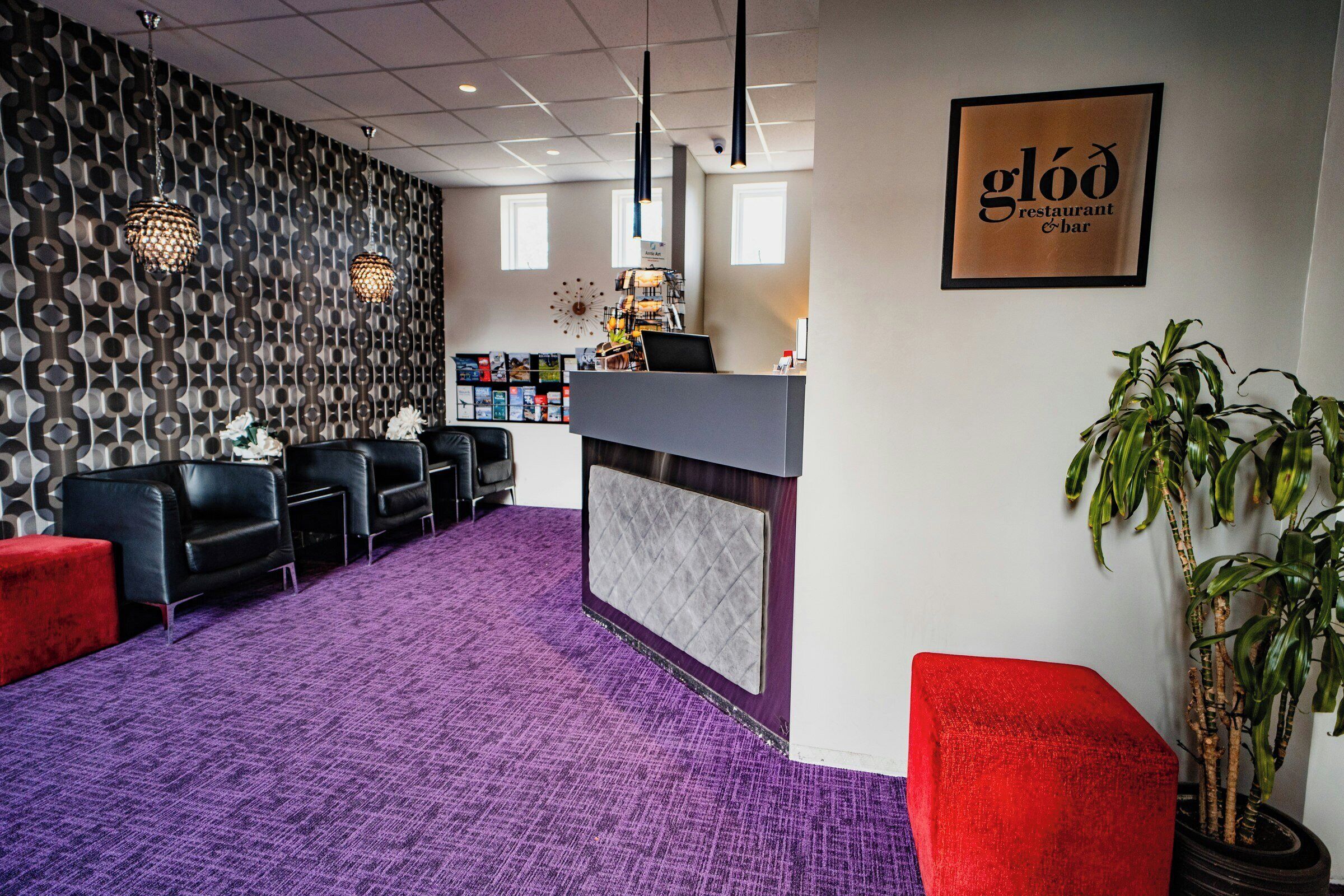 Lobby-lounge