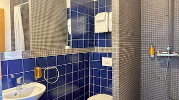 Shower, free toiletries, hair dryer, towels