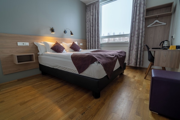 Standard Double Room | Meja, langsir/tirai gelap terus, kalis bunyi, seterika/papan seterika